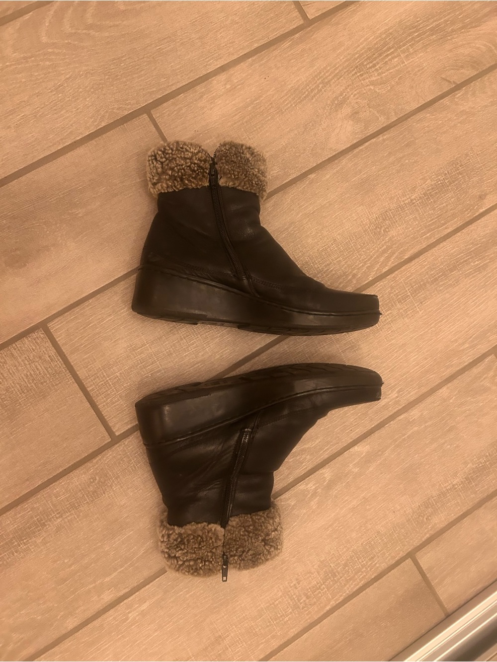 Women's Winter Black Leather Ankle Boots with Grey Shearling Trim - Picture 2 of 5